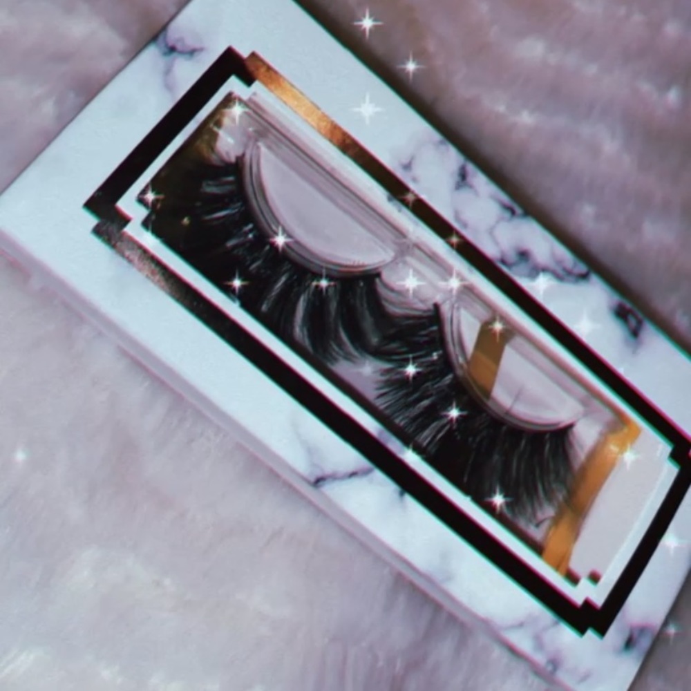 Eyelashes - Picture 1 of 6